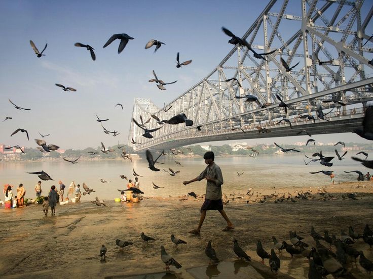 12 மணியின் மர்மம்: ஹவுரா பிரிட்ஜின் அடையாளமும் ஆபத்துக்களும்